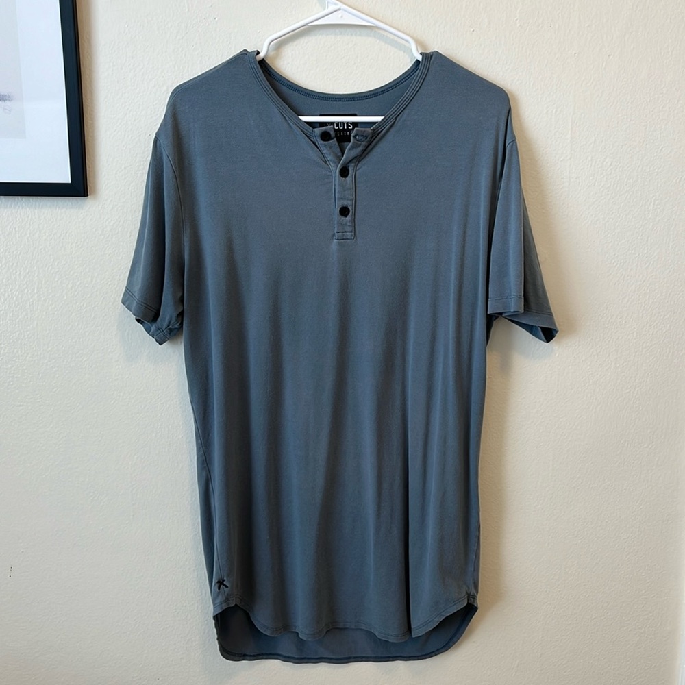 Cuts AO elongated Henley short sleeve